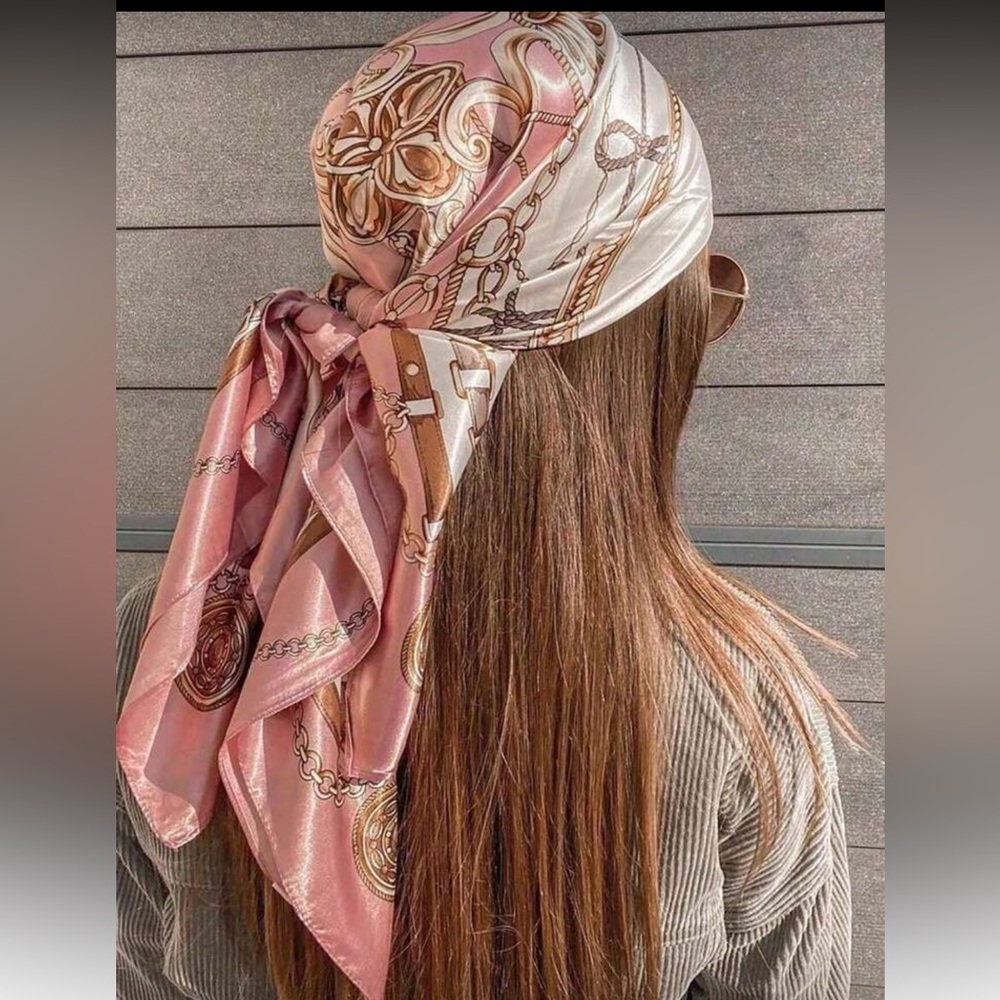 Elegant Pink and Cream Scarf